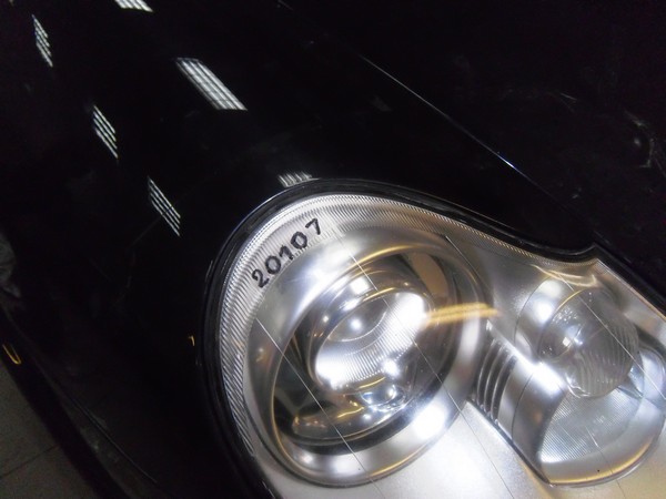 На автомобиль Porsche Cayenne 4.5 turbo установлен охранный комплекс с элементами защиты передних фар от быстрого демонтажа.