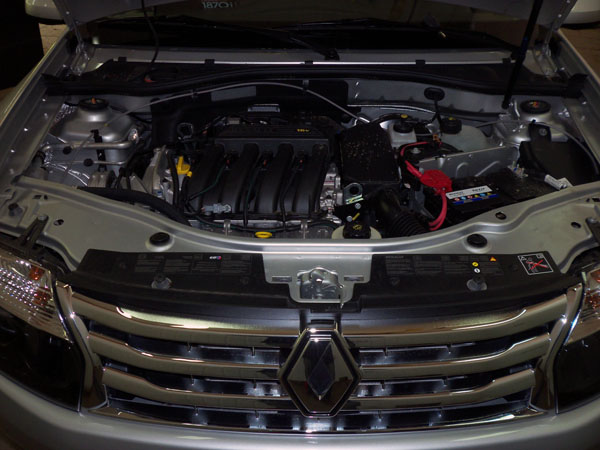 подкапотное пространство установка охранного комплекса на Renault Duster