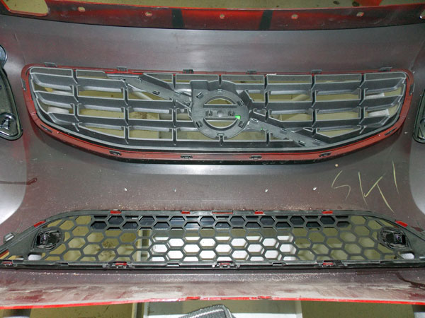 Установка защитной сетки радиатора на Volvo  S60