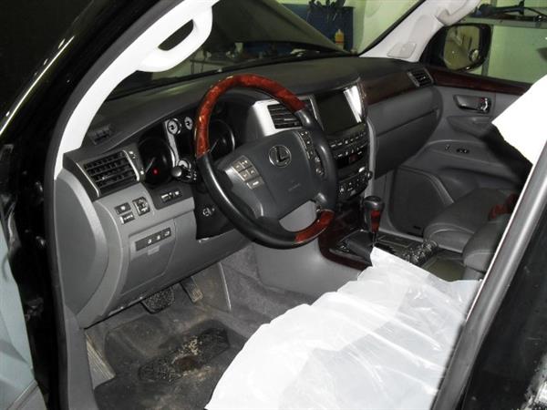 Установка дневных ходовых огней на  Lexus LX570