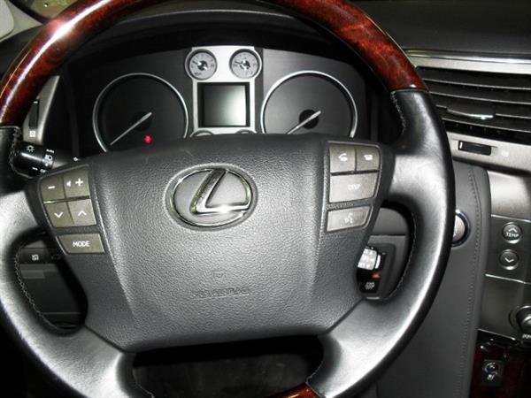 Установка дневных ходовых огней на  Lexus LX570