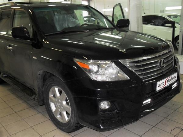 Установка дневных ходовых огней на  Lexus LX570