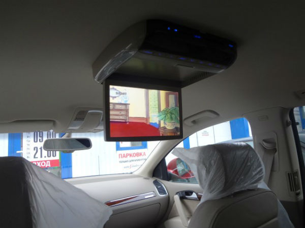 Установка потолочного монитора на Audi Q7