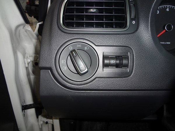 Установка штатных противотуманных фар и выключателя света Volkswagen Polosedan