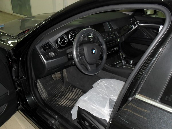 Тонирование стекол на автомобиле BMW 5 series