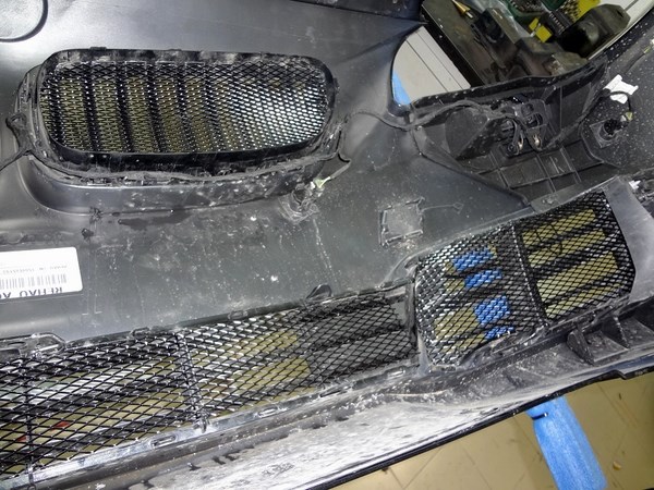 Установка защитной сетки радиатора на BMW 528 