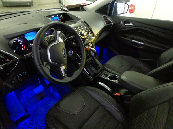 Установка сигнализации с обратной связью и подсветки ног на Ford Kuga