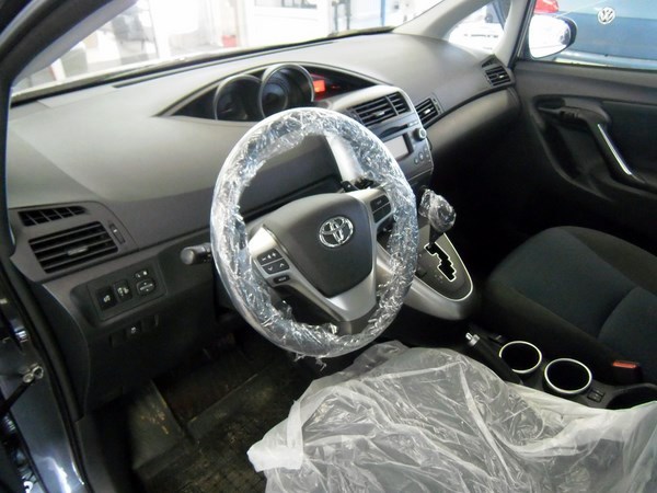 Установка защитной сетки радиатора на Toyota Verso