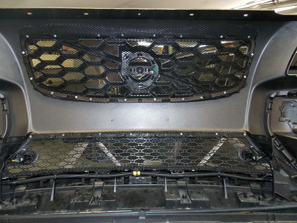 Установка защитной сетки радиатора на Volvo XC-70