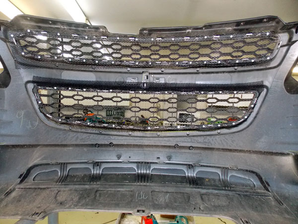 Установка защитной сетки радиатора на Chevrolet Trailblazer