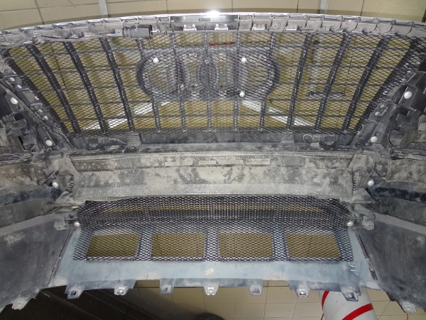 Установка защитной сетки радиатора на Audi Q5