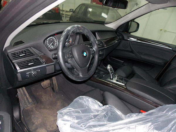 Установка охранного комплекса на BMW X5