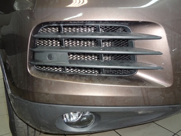 Установка защитной сетки радиатора на Volkswagen Touareg
