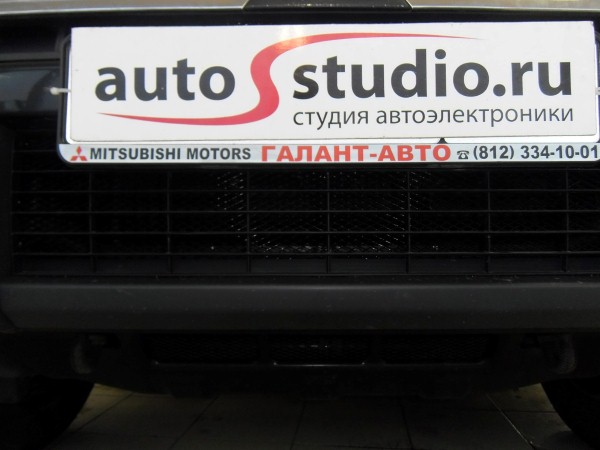 Установка защитной сетки на Mitsubishi Pajero 