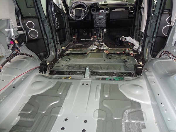 Комплексная вибро-шумоизоляция на Land Rover Discovery 3
