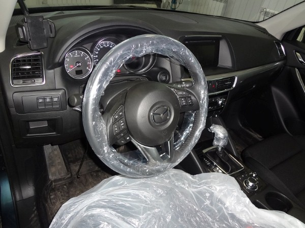 Установка камеры заднего вида и омывателя камеры на Mazda CX5