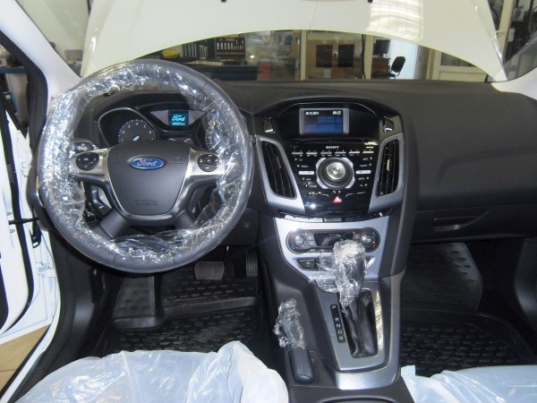Установка комплекта дневных ходовых огней на Ford Focus