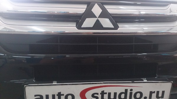 Установка защитной сетки радиатора на Mitsubishi Outlander