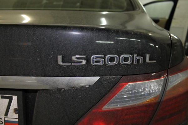 Установка охранного комплекса на Lexus LS 600h
