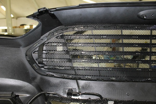 Установка защитной сетки радиатора на Ford Mondeo