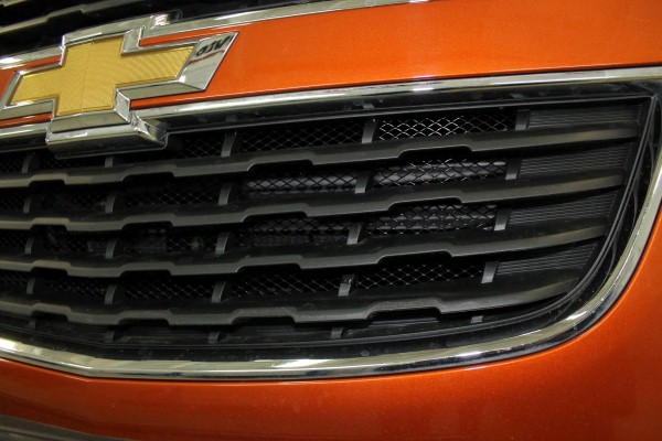 Установка защитной сетки радиатора на Chevrolet Tracker 