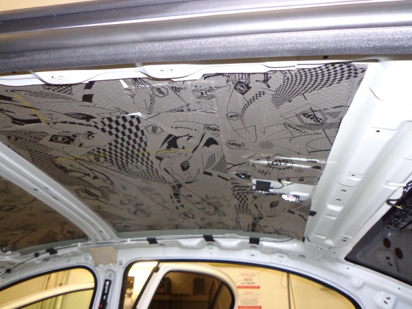 Шумоизоляция пола и потолка на Peugeot 408