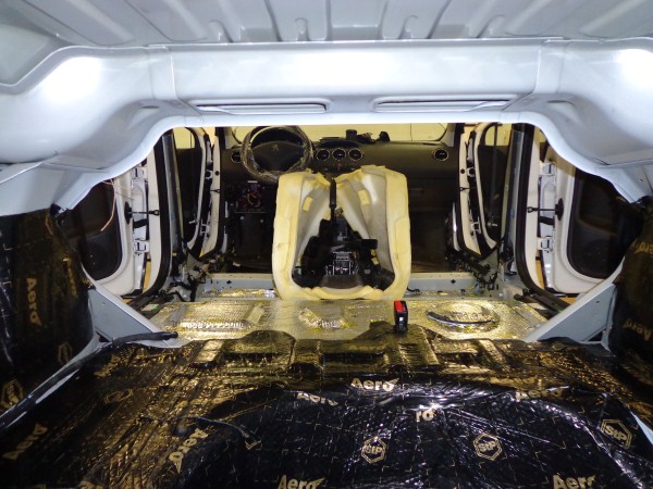 Шумоизоляция пола и потолка на Peugeot 408