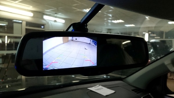 Установка камеры заднего вида и зеркала с монитором на Mitsubishi L200