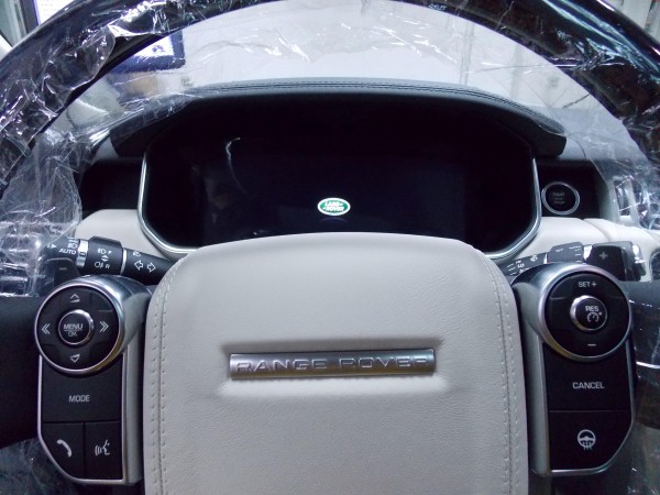 Нанесение защитной антигравийной пленки 3М на Range Rover Vogue