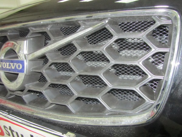 Установка защитной сетки радиатора на Volvo XC70