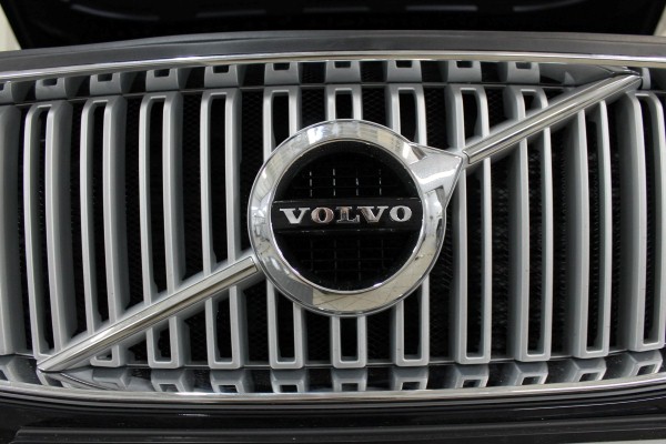 Установка защитной сетки радиатора на Volvo XC90