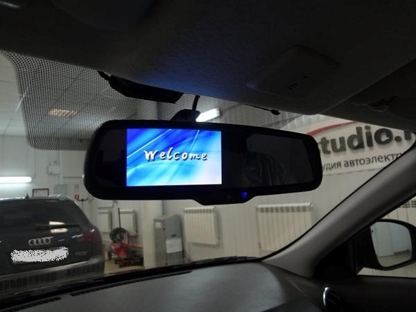 Установка зеркала заднего вида с регистратором и монитором и камеры заднего вида на Nissan Almera.