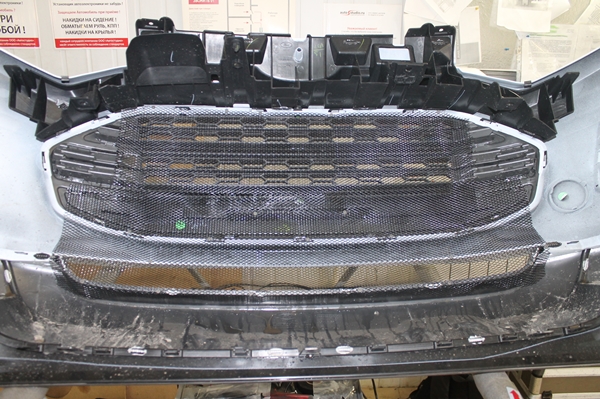 Установка защитной сетки радиатора на Ford EcoSport