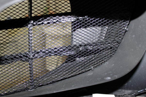 Установка защитной сетки радиатора на Porsche Cayenne