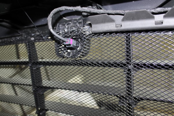Установка защитной сетки радиатора на Porsche Cayenne