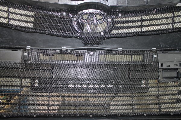 Установка защитной сетки радиатора на Toyota Camry