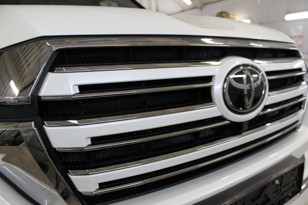 Установка защитной сетки радиатора на Toyota Land Cruiser