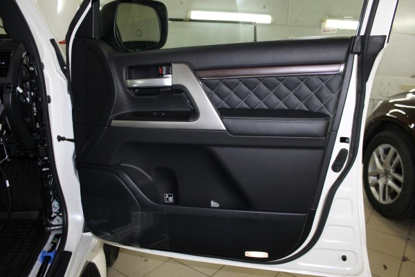 Шумоизоляция дверей и багажника на Toyota Land Cruiser
