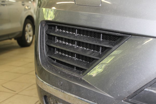 Установка защитной сетки радиатора на Volkswagen Touareg