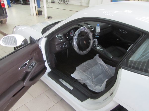 Установка защитной сетки радиатора на Porsche Cayman