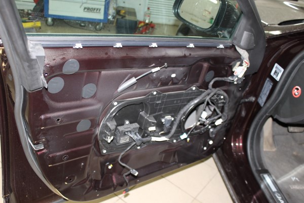 Аудиоподготовка дверей на Jaguar XF