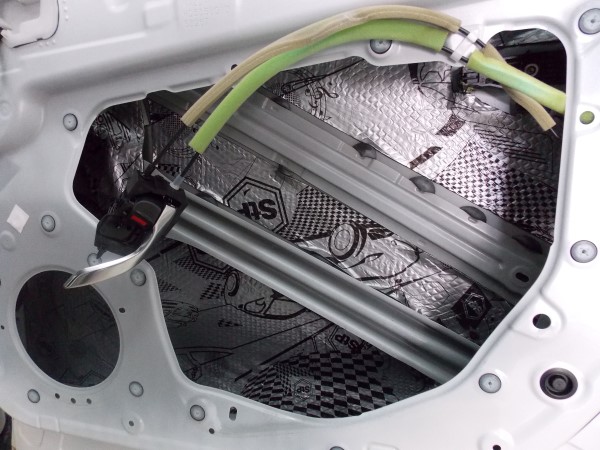 Аудиоподготовка дверей на Mazda CX5