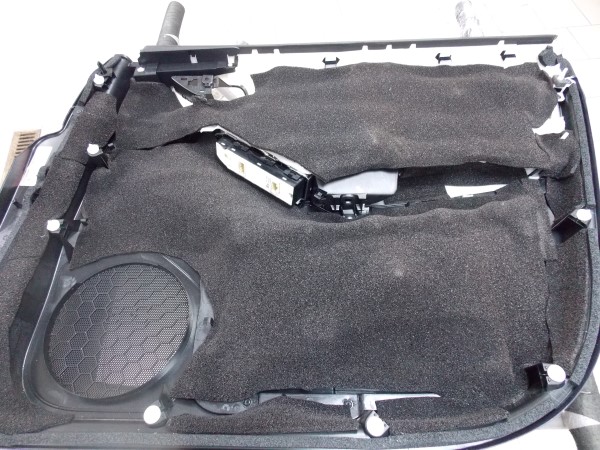 Аудиоподготовка дверей на Mazda CX5