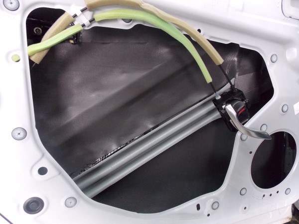 Аудиоподготовка дверей на Mazda CX5