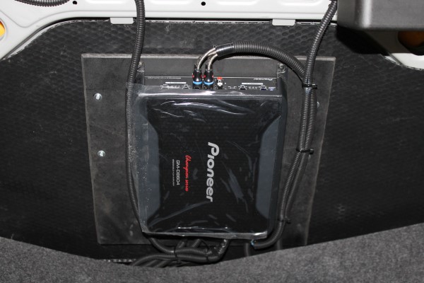 Аудиоподготовка дверей , замена акустики и установка усилителя на Nissan Almera