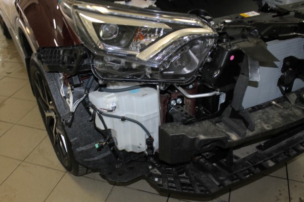 Установка защитной сетки радиатора на Toyota Rav4 