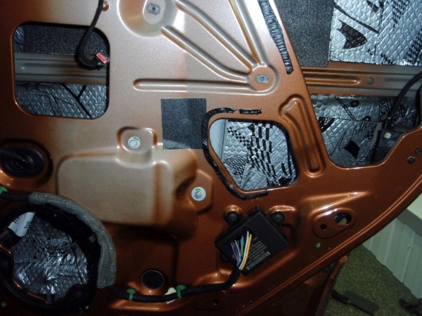 Шумоизоляция дверей на Renault Duster