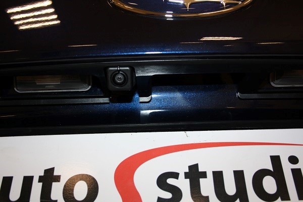 Установка омывателя камеры заднего вида на Subaru Outback