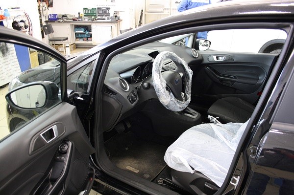 Установка охранного комплекса на Ford Fiesta