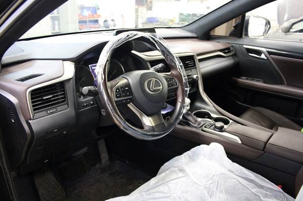 Установка видеорегистратора на Lexus RX